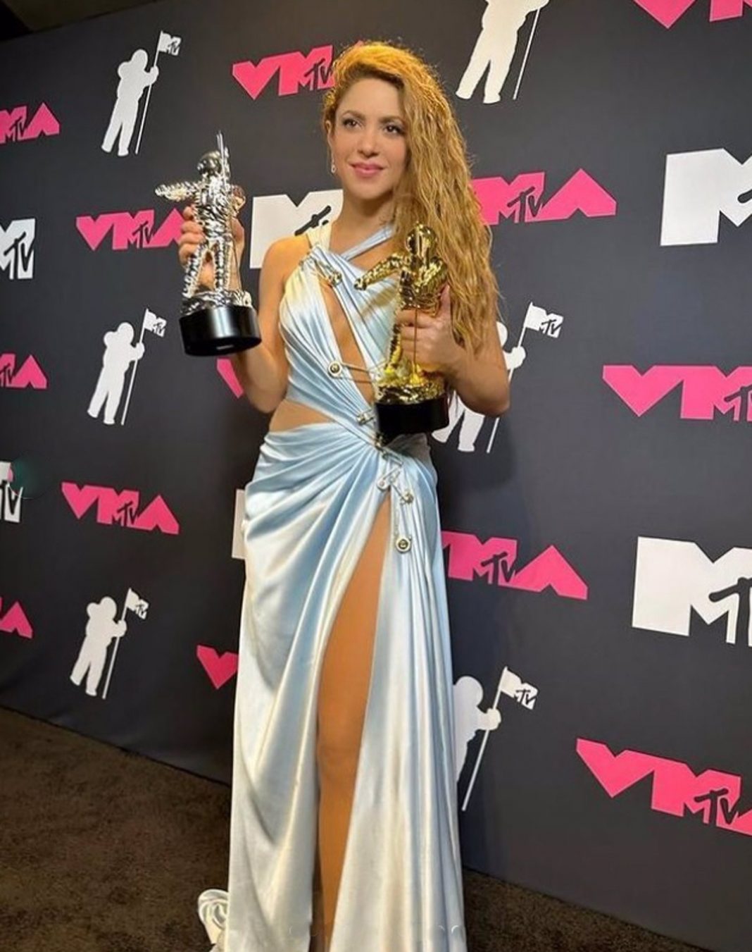 Shakira arrasa en los MTV VMA’s. Sus espectaculares looks, su