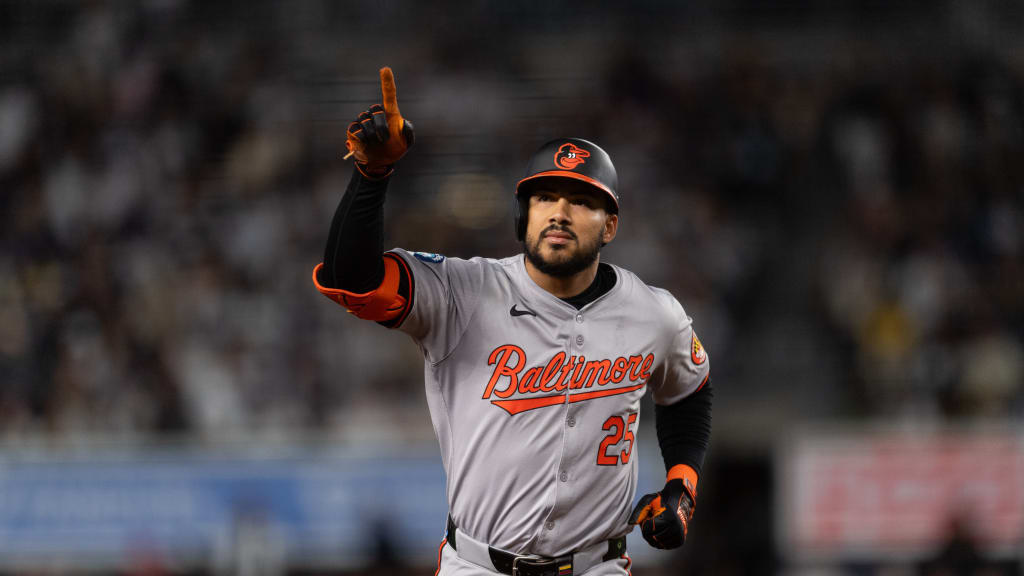 El venezolano Anthony Santander y el mexicano Kirk destacan por los latinos en la MLB